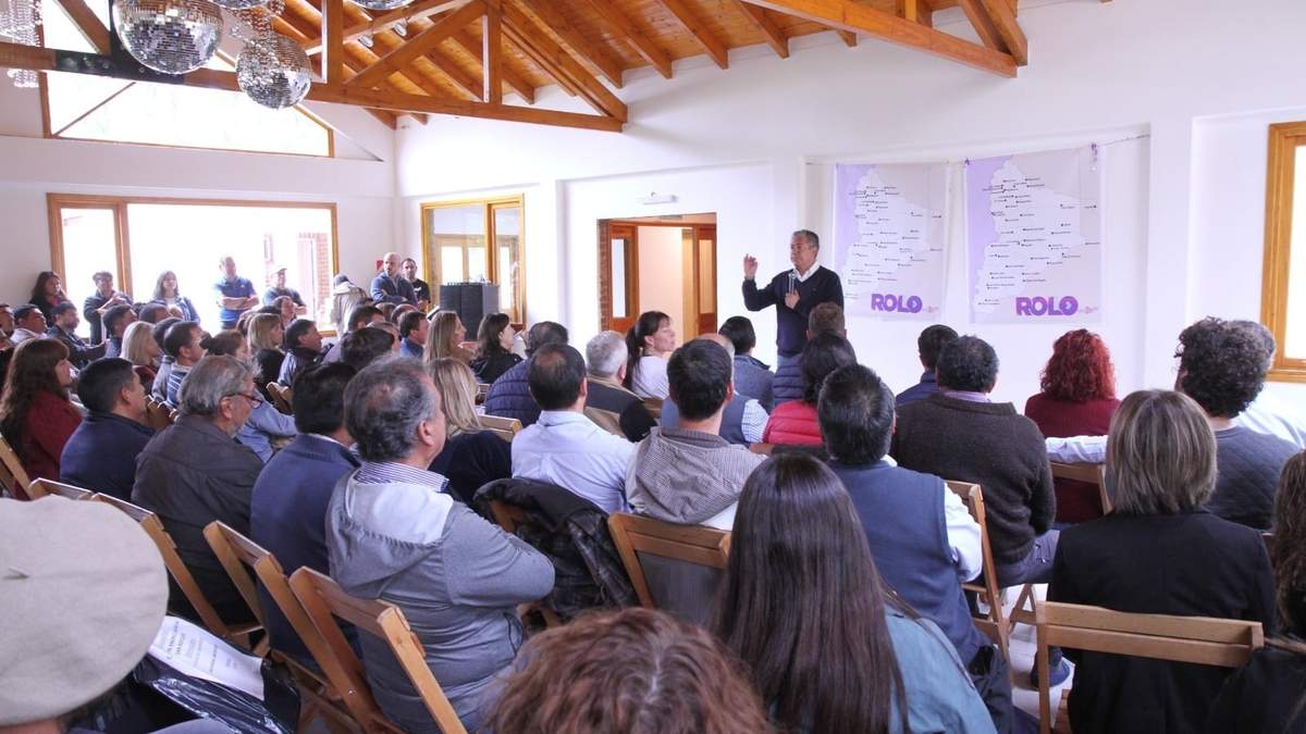 Rolando Figueroa junto a candidatos del frente Neuquinizate. Fuente: (Twitter)