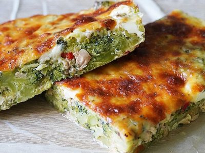 Mini budines de brócoli: facilísimos de hacer y del tamaño ideal para frisar y comer cuando quieras