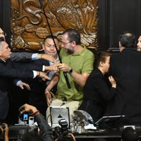 Quién es Emiliano, el hombre derribado durante el pleito entre Noroña y “Alito”