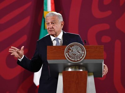 AMLO escribirá un libro sobre el pensamiento conservador desde la Conquista hasta nuestros días