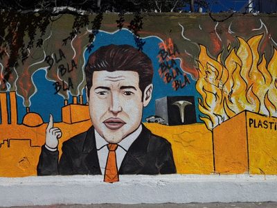 Borran mural que criticaba a Samuel García y Colosio en el centro de Monterrey