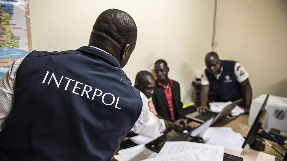 Interpol alertó sobre el aumento de estafas en la búsqueda de medicamentos o material médico en línea