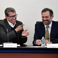 "No somos iguales", dice Lorenzo Córdova; operadores del INE explican a senadores riesgos del Plan B