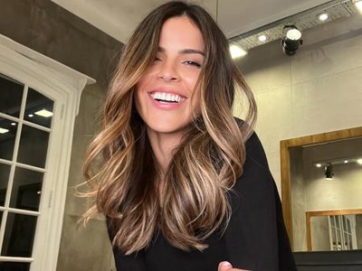 Camila Galante impone el conjunto tejido más comfy del otoño y enseña cómo llevarlo con actitud