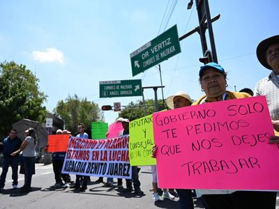 Bloqueos de comerciantes colapsan el tráfico en la CDMX (Videos)