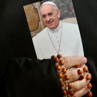 El Papa Francisco pasó otra madrugada sin problemas y "durmió toda la noche"