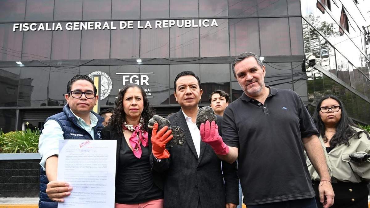 Panistas en la presentación de la denuncia
