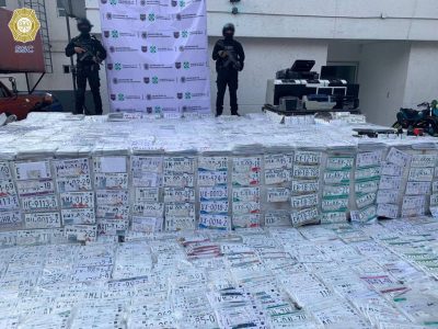 Desintegran banda dedicada a fabricar placas, tarjetas de circulación, licencias y engomados apócrifos