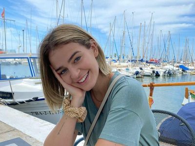 Desde Menorca, con mucho sol y agua cristalina: la última postal veraniega de Laura Escanes