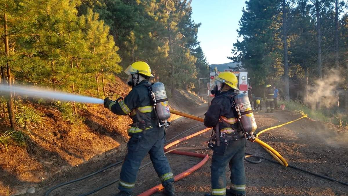 Incendio en el Chapelco Golf Club de San Martín de los Andes. Fuente: (Facebook)