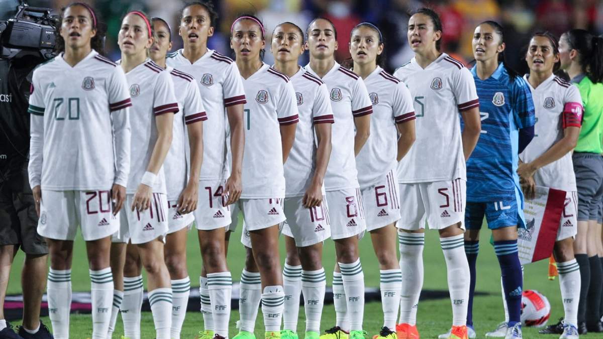 La selección femenil mexicana durante el encuentro con su similar de EU