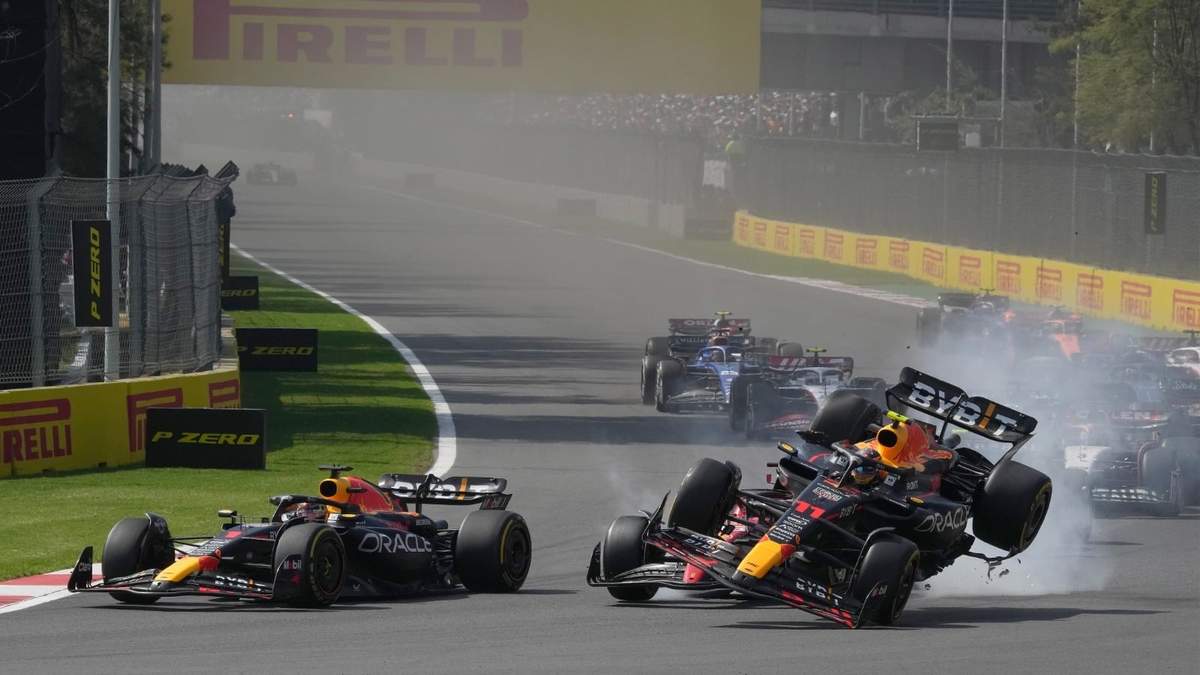 Momento del choque de Checo Pérez