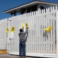 Perredistas 'toman” instalaciones de la planta de Pemex en Puebla
