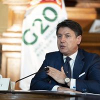 Conte presenta su dimisión al presidente de Italia