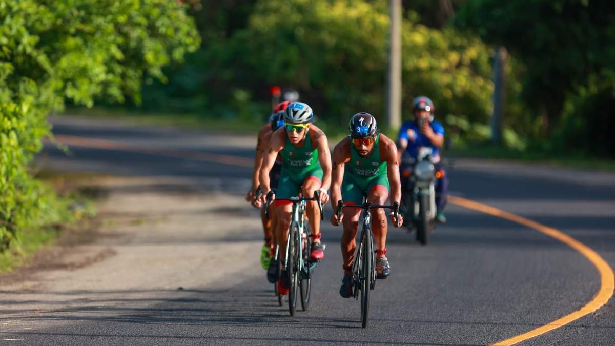 Aram Pañaflor gana oro y Crisanto Grajales, plata, en el triatlón masculino