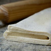 Masa hojaldrada sin manteca: mejor que las compradas y con ingredientes que tenés en casa