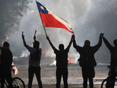 Chile baja a la mitad su crecimiento debido al estallido social