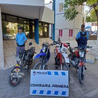 Recuperaron tres motos que habían sido robadas y estaban ocultas en la vera del río
