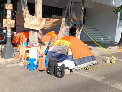 Morenistas colimenses en huelga de hambre denuncian robo de casas de campaña (Video)