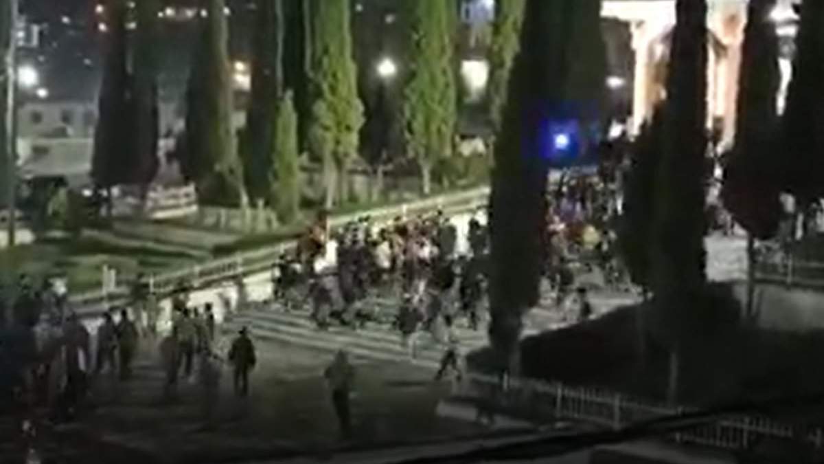 Una turba llevó a los djóvenes a la plaza de Zinacantán