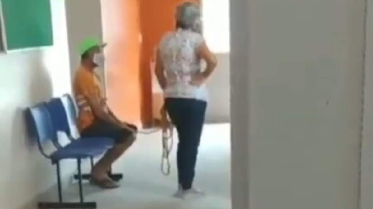 El hombre amarrado por su esposa en una clínica de Brasil