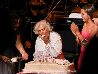 Noventa datos por el cumpleaños 90 de Elena Poniatowska