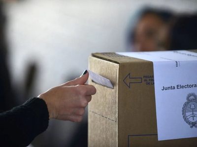 La Justicia aplicará fuertes multas a quienes se saquen fotos con su voto: cuánto deberán pagar