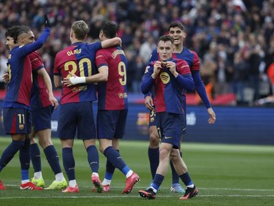 El Barcelona golea 4-0 a la Real Sociedad y se coloca como líder en LaLiga