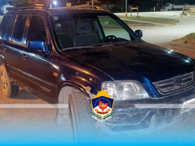 Detuvieron a dos personas que viajaban en una camioneta que había sido robada en General Roca