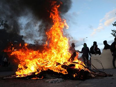 Van 40 manifestantes muertos en Colombia por "violencia homicida" de la policía