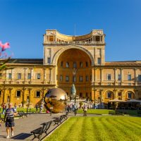 El Vaticano vuelve a recibir al turismo en sus históricos museos