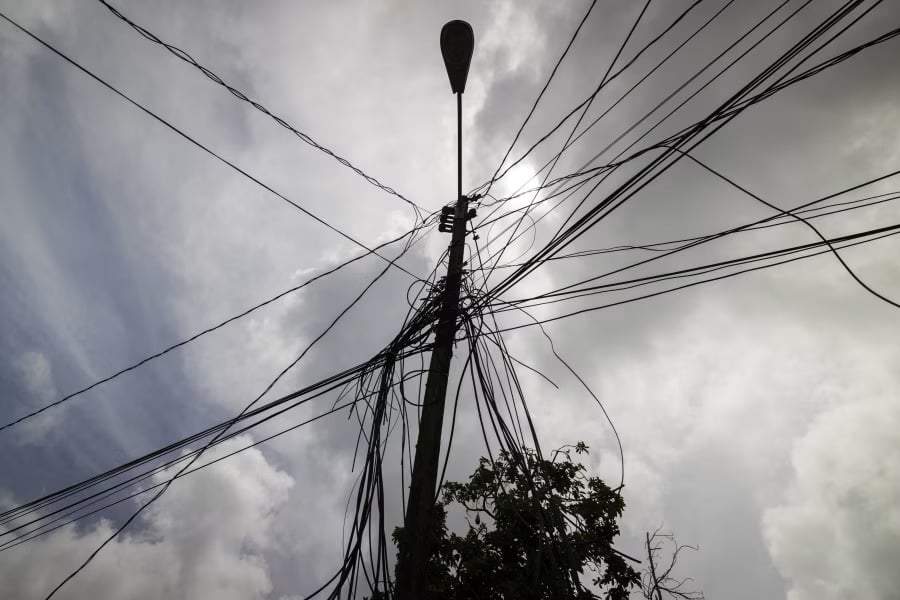 Ecuador aumenta de 8 a 14 horas diarias los cortes de luz ante una crisis energética sin precedentes