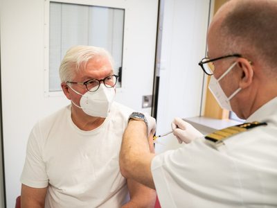 Alemania alista a finales de verano fin de las restricciones para población vacunada
