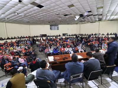 La CNTE levanta bloqueos, pero mantiene paro y diálogo con el gobierno de Michoacán