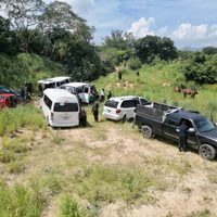 Interceptan a más de 100 migrantes que viajaban hacinados en seis camionetas, en Chiapas