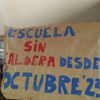 Docentes del CPEM 68 de Villa la Angostura se manifestaron por fallas en el edificio