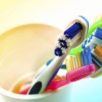 Cinco usos que le puedes dar a un cepillo de dientes viejo