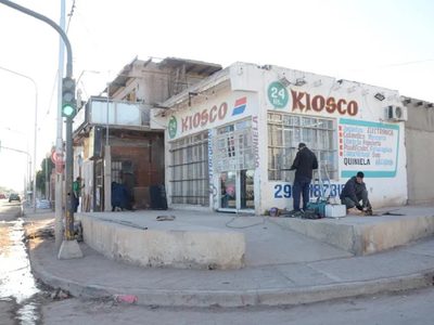 Juzgan a un comerciante que baleó por la espalda a un chico durante el saqueo a su kiosco