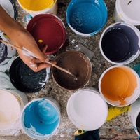 Nunca más tires los botes de pintura vacíos: transformalos en este proyecto perfecto para ordenar tu oficina o casa