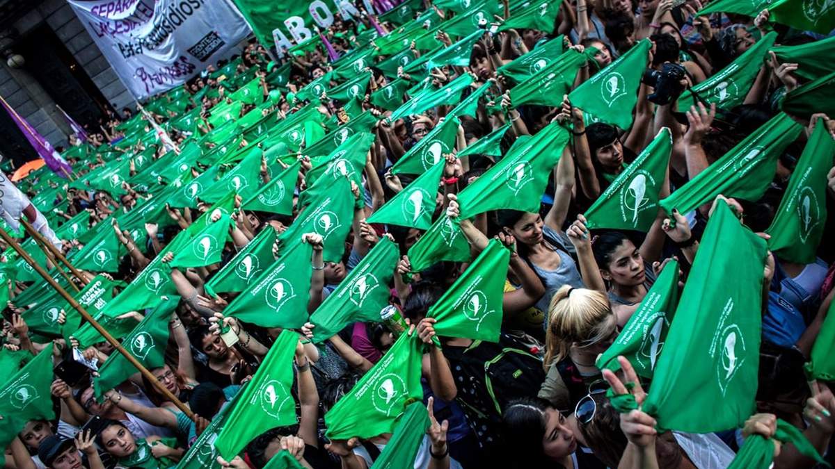 Marcha a favor del aborto legal, seguro y gratuito. Fuente: (Twitter)