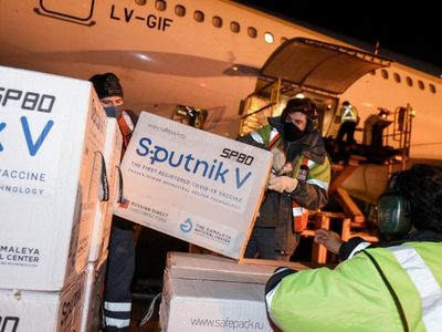 En medio del conflicto con Rusia, el Gobierno prepara un gran plan para abastecerse de vacunas