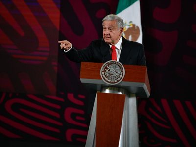 AMLO propone que se apruebe una reforma legal para beneficiar desde mayo a pensionados