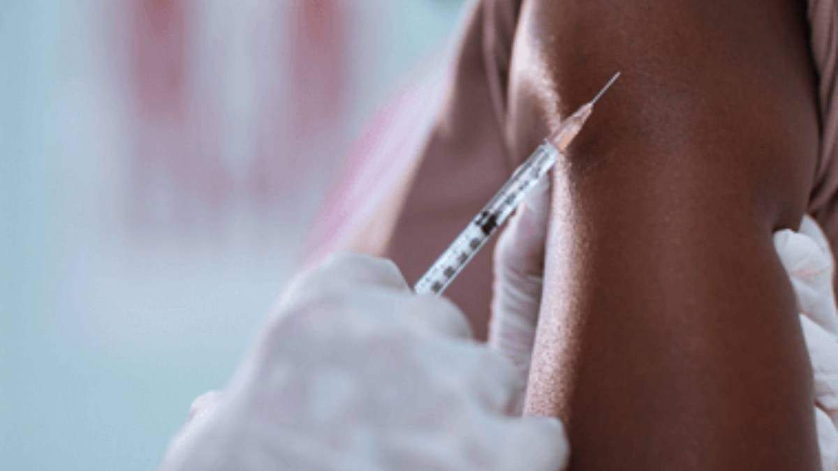 Aplicación de una vacuna Pfizer