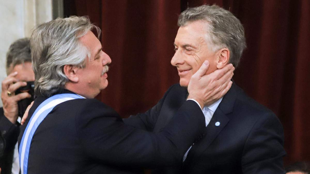 El presidente Alberto Fernández, junto al expresidente Mauricio Macri. Fuente: (Twitter)