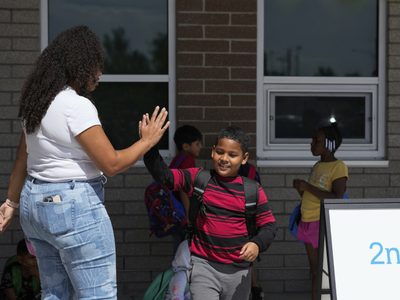 Llegaron a EU en busca de una mejor vida y mejores escuelas. ¿Cómo les fue?