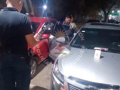 Perseguía a un hombre y llevaba una pistola y municiones en el auto