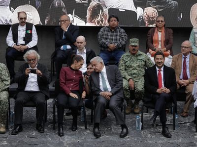 AMLO "balconea" que Sheinbaum no cumplió con financiamiento de cuarta sección de Chapultepec