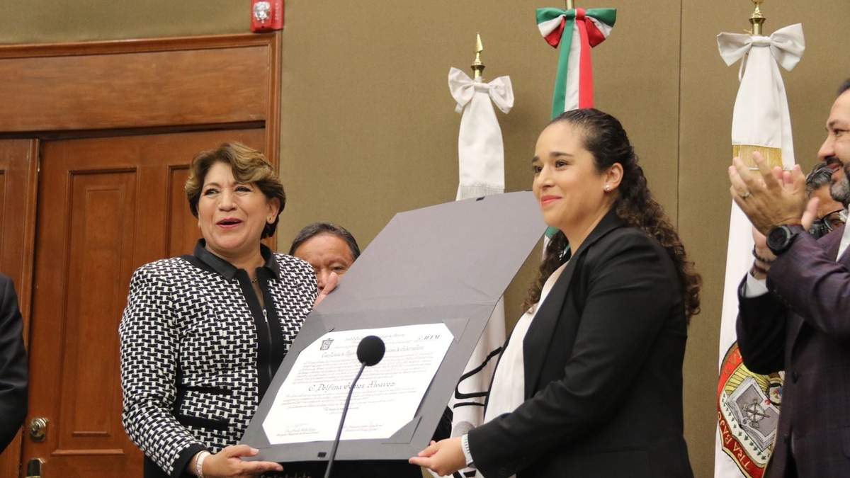 Delfina Gómez recibió la constancia de mayoría del IEEM