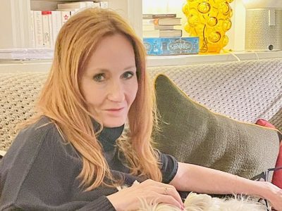 J. K. Rowling, creadora de Harry Potter, critica los baños neutros de la UNAM y la tunden en redes
