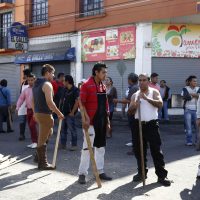 Se arman vecinos ante rumores de saqueos y vandalismo en Puebla